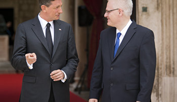 Slovenia's president Borut Pahor, left and former Croatian president Ivo Josipovic