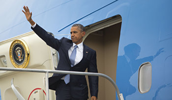President Barack Obama waves as he boards Air Force One