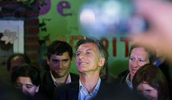 Opposition presidential candidate Mauricio Macri smiles during a visit to "Los Piletones" neighborhood in Buenos Aires