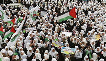 Palestinian students chant slogans during a protest organized by the Islamic Hamas movement in solidarity with the Al-Aqsa Mosque in Jerusalem, at the Palestinian Legislative Council in Gaza City