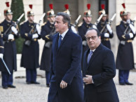 Britain's Prime Minister David Cameron, left, and France's President Francois Hollande arrive at the Elysee Palace in Paris