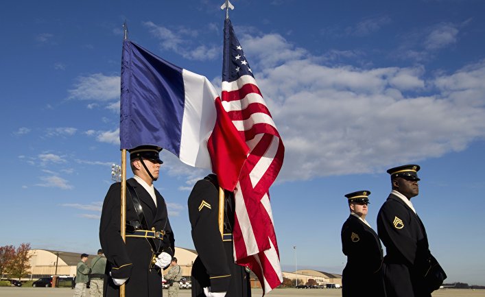 Army honor guards wait for the arrival of French President François Holland at Andrews Air Force Base, Md