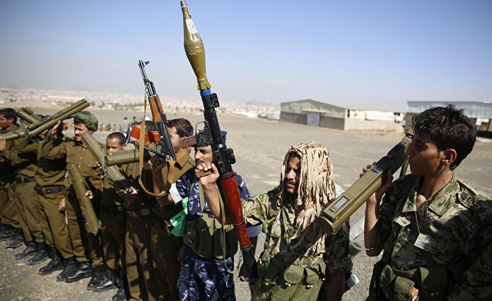 Shiite fighters, known as Houthis, hold their weapons during a tribal gathering showing support for the Houthi movement in Sanaa, Yemen